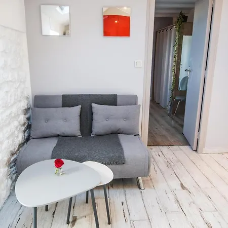 Apartment 10 Pressense