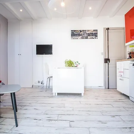10 Pressense Apartment