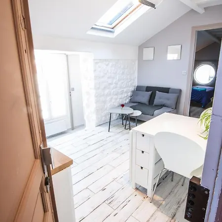 10 Pressense Apartment